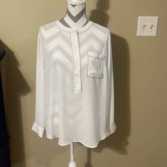 Lane Bryant White Blouse Size 14/16 - Picture 2 of 9